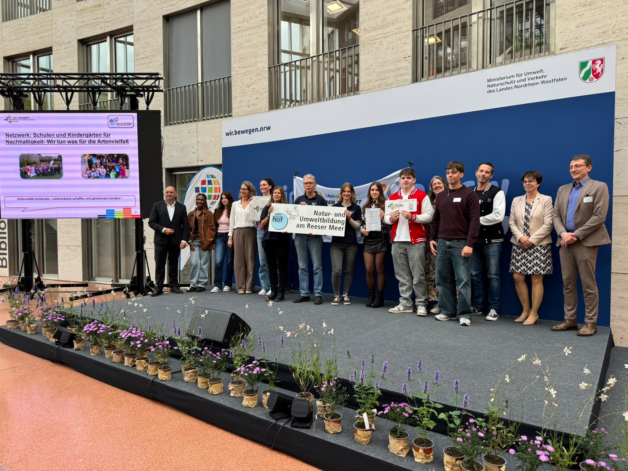 ebd. und Schüler*innen und Lehrer*innen von Schulen, die ebenfalls unserem Netzwerk angehören